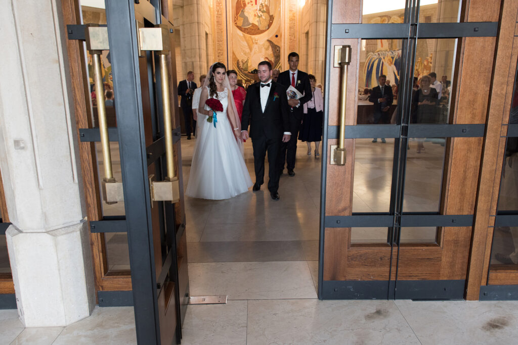Wyjście Pary młodej z Bazyliki Jana Pawła II w Krakowie, fotograf ślubny