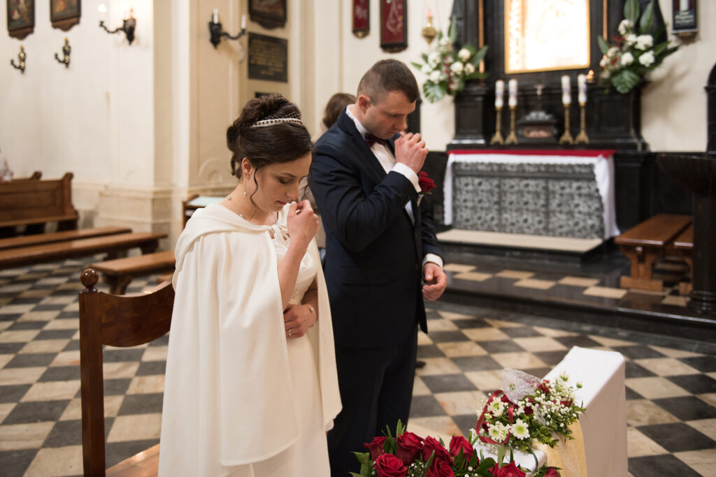Ślub w Sanktuarium Matki Bożej Szkaplerznej w Czernej, fotograf ślubny