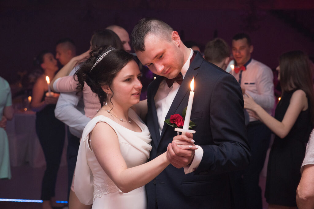 Taniec Pary młodej ze świecami, fotograf ślubny